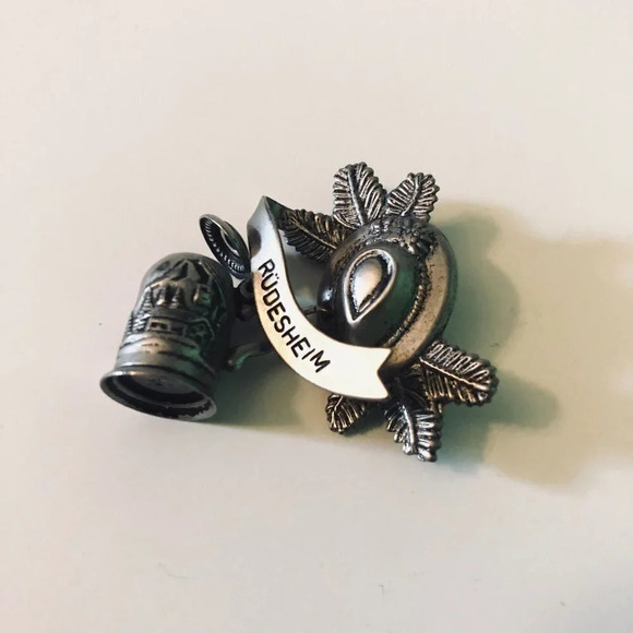 Vintage German Travel Souvenir Hat Pin Oktoberfest  Rudesheim Stein - Picture 7 of 9